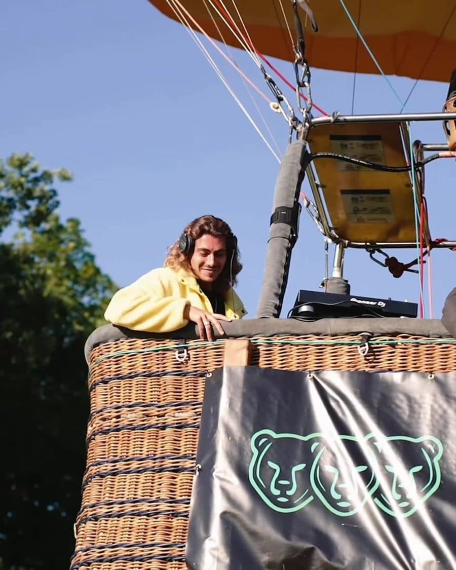 Nacelle aux couleurs de Three Bears Production