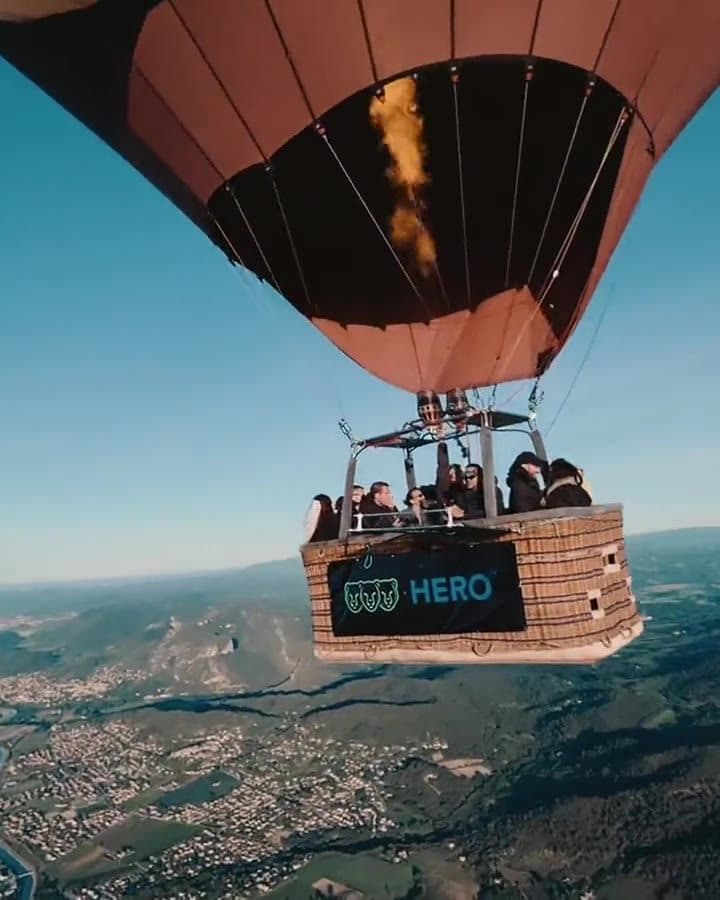 Vol au-dessus de la vallée, nacelle et passagers
